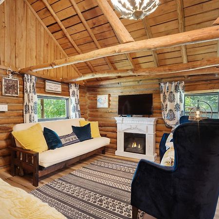Spring Hill Farm - The Velvet Rooster Villa Alma ภายนอก รูปภาพ