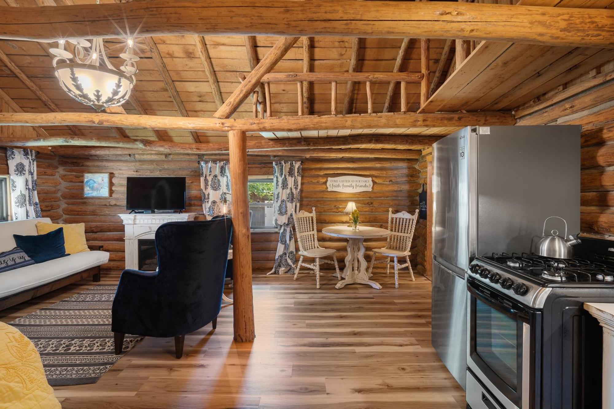 Spring Hill Farm - The Velvet Rooster Villa Alma ภายนอก รูปภาพ