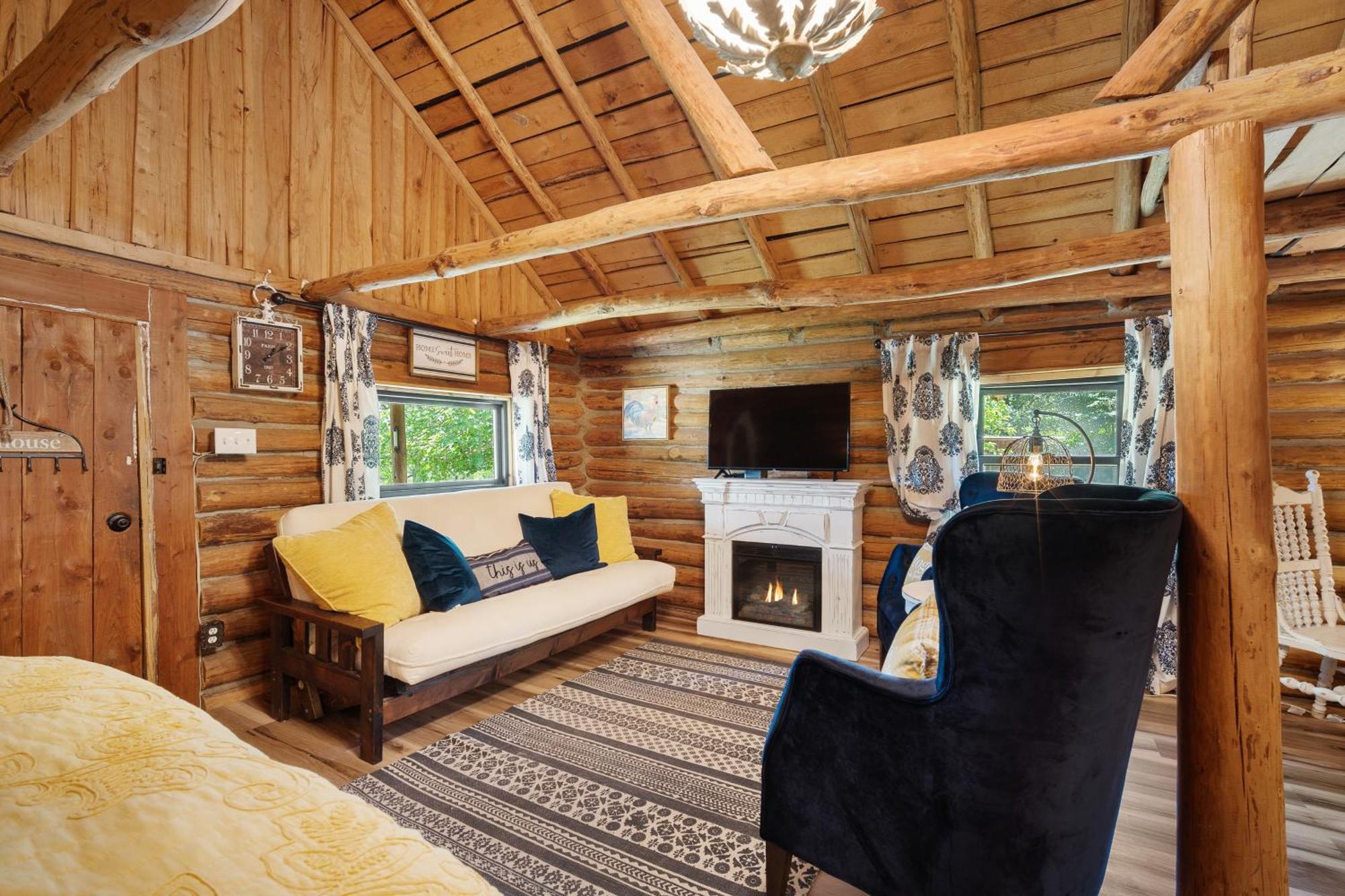Spring Hill Farm - The Velvet Rooster Villa Alma ภายนอก รูปภาพ